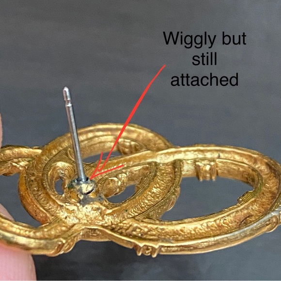 Vintage 80’s AVON Brushed Gold-tone Interlocking Ovals Post Earrings - Picture 11 of 11